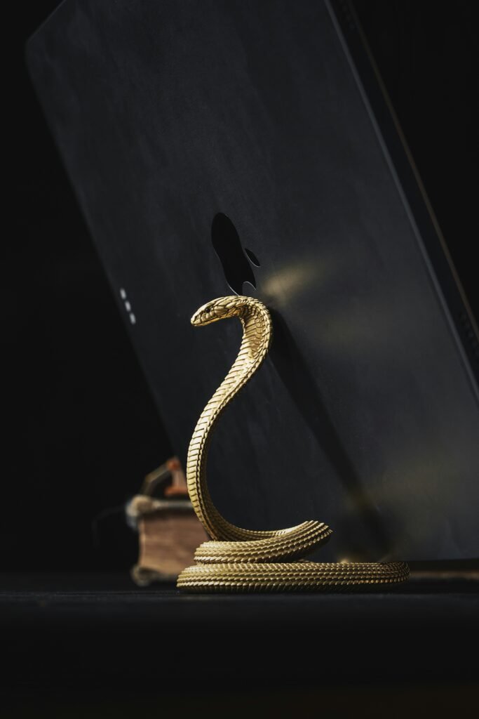 Cobra Phone Stand